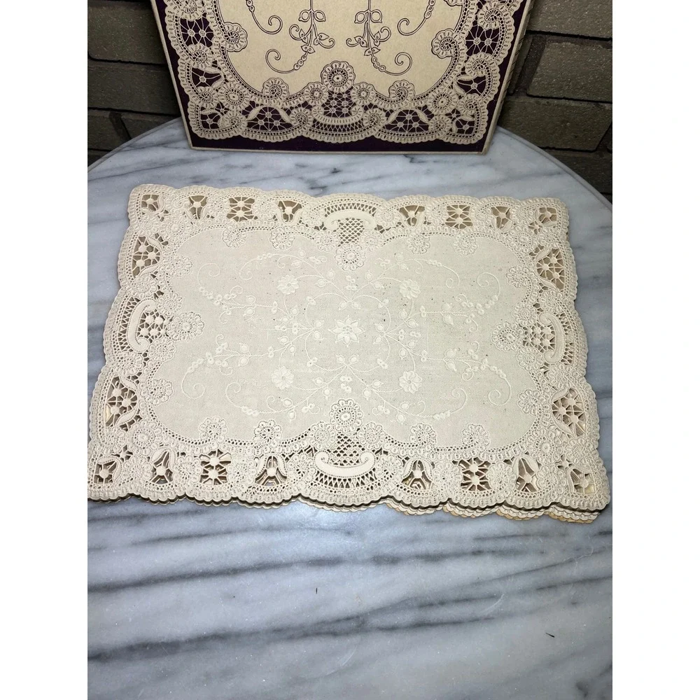 Vintage Milapaco Lace Paper Placemats 100 Count Cream Floral Die Cut 10.5x14.75